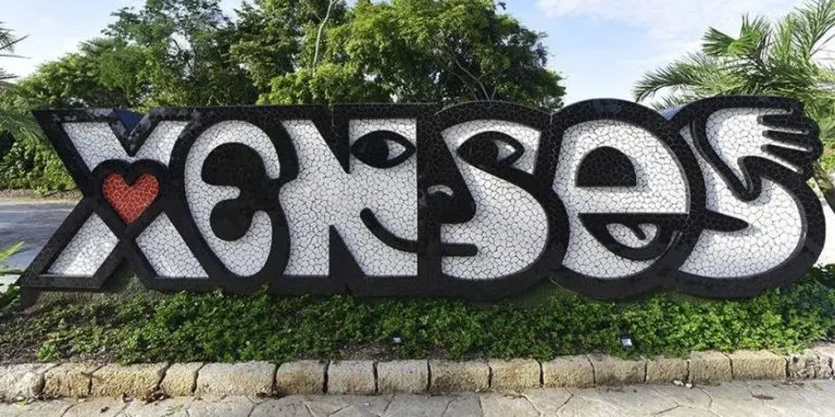 Sign at the entrance to Xenses Park